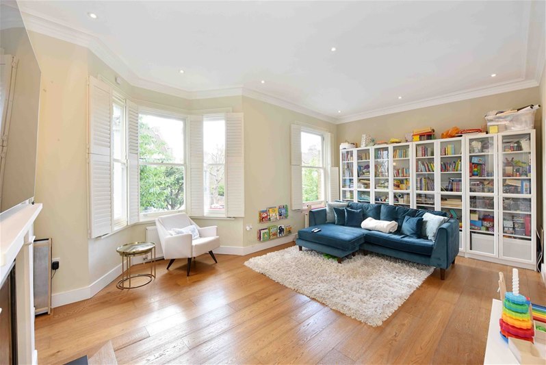 Eynham Road, W12, London, W12